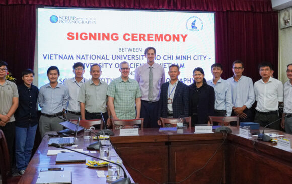 SIGNING CEREMONY OF MOU BETWEEN SCRIPPS INSTITUTION OF OCEANOGRAPHY, UNIVERSITY OF CALIFORNIA – SAN DIEGO, USA AND UNIVERSITY OF SCIENCE, VIET NAM NATIONAL UNIVERSITY HO CHI MINH CITY