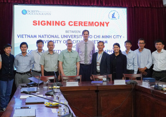 SIGNING CEREMONY OF MOU BETWEEN SCRIPPS INSTITUTION OF OCEANOGRAPHY, UNIVERSITY OF CALIFORNIA – SAN DIEGO, USA AND UNIVERSITY OF SCIENCE, VIET NAM NATIONAL UNIVERSITY HO CHI MINH CITY