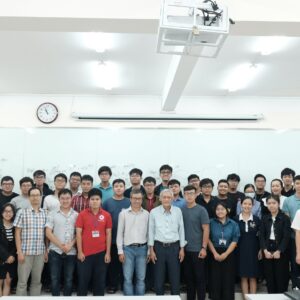 PROFESSOR PHAN THÀNH NAM CONNECTS WITH STUDENTS AT THE FACULTY OF MATHEMATICS AND COMPUTER SCIENCE