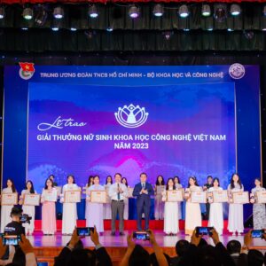 STUDENTS OF VNUHCM-UNIVERSITY OF SCIENCE HONOURED WITH VIETNAMESE WOMEN’S SCIENCE AND TECHNOLOGY AWARD