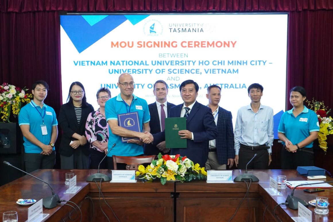 MOU SIGNING CEREMONY OF THE VNUHCM-UNIVERSITY OF SCIENCE AND THE UNIVERSITY OF TASMANIA, AUSTRALIA