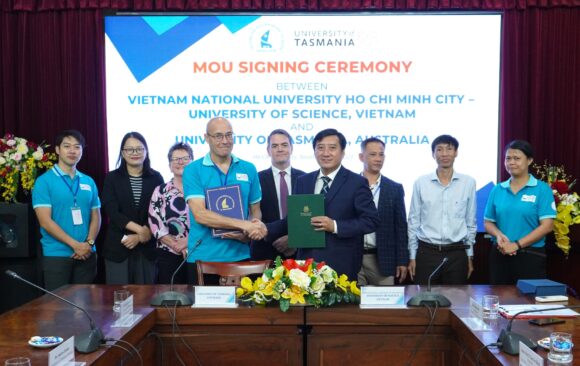 MOU SIGNING CEREMONY BETWEEN VNUHCM-UNIVERSITY OF SCIENCE AND THE UNIVERSITY OF TASMANIA, AUSTRALIA