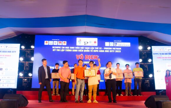 FACULTY OF INFORMATION TECHNOLOGY AT VNUHCM-US MADE ITS MARK AT THE VIETNAM STUDENT OLYMPIAD IN IT 2023, PROCON VIET NAM AND THE ICPC 2023 ASIA HUE CITY CONTEST