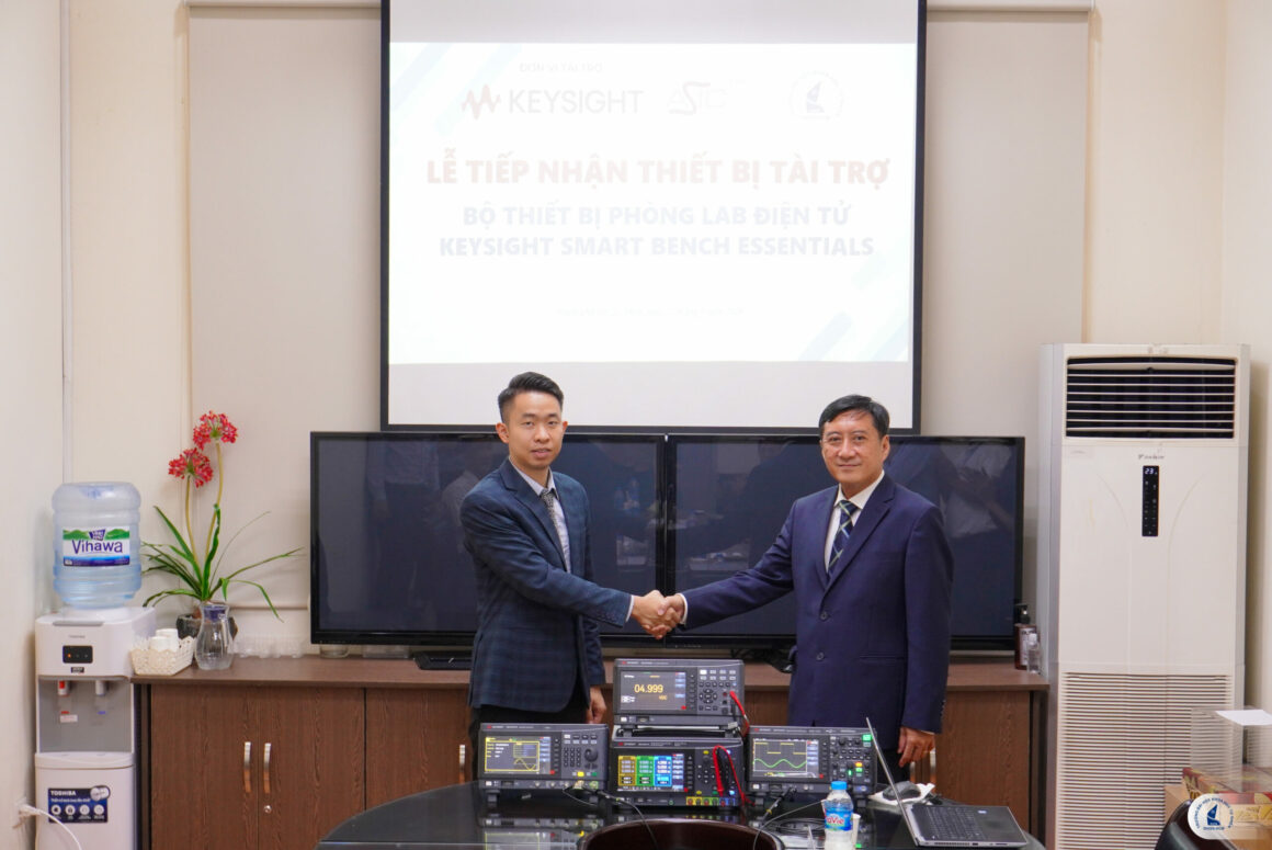 CEREMONY FOR THE ACCEPTANCE OF DONATED EQUIPMENT BETWEEN ASIC TECHNOLOGY CONSULTING JOINT STOCK COMPANY AND VNUHCM-UNIVERSITY OF SCIENCE