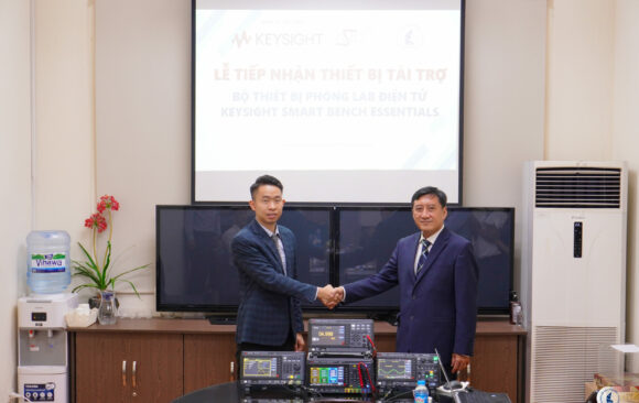 CEREMONY FOR THE ACCEPTANCE OF DONATED EQUIPMENT BETWEEN ASIC TECHNOLOGY CONSULTING JOINT STOCK COMPANY AND VNUHCM-UNIVERSITY OF SCIENCE