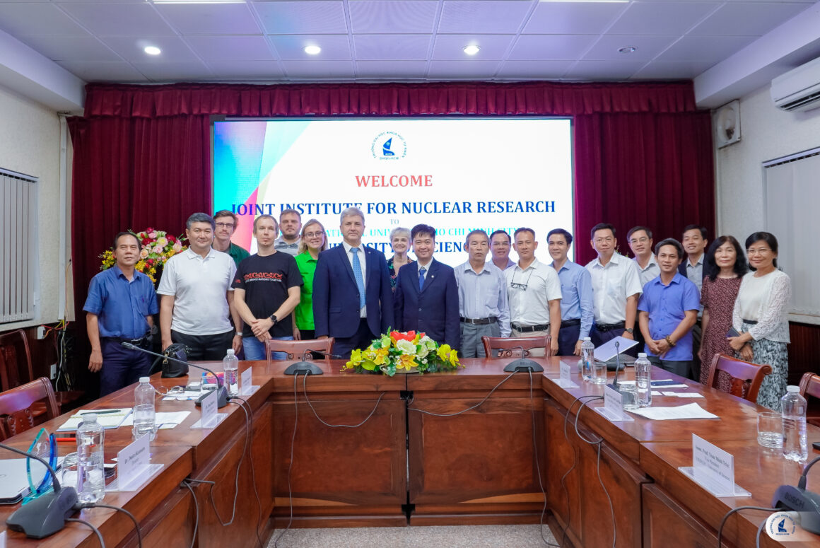 VNUHCM-UNIVERSITY OF SCIENCE WELCOMED AND COLLABORATED WITH THE JOINT INSTITUTE FOR NUCLEAR RESEARCH