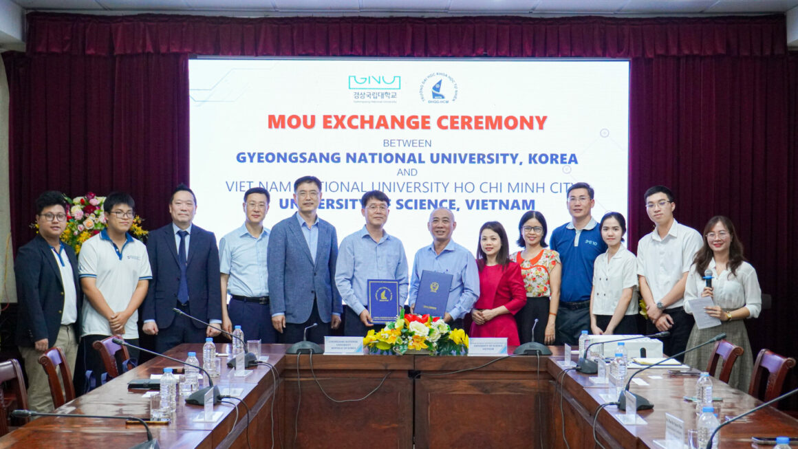 CEREMONY FOR THE SIGNING OF THE MOU BETWEEN VNUHCM-UNIVERSITY OF SCIENCE AND GYEONGSANG NATIONAL UNIVERSITY, SOUTH KOREA