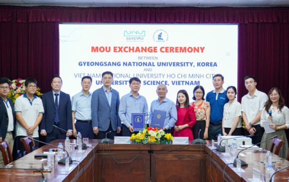 CEREMONY FOR THE SIGNING OF THE MOU BETWEEN VNUHCM-UNIVERSITY OF SCIENCE AND GYEONGSANG NATIONAL UNIVERSITY, SOUTH KOREA