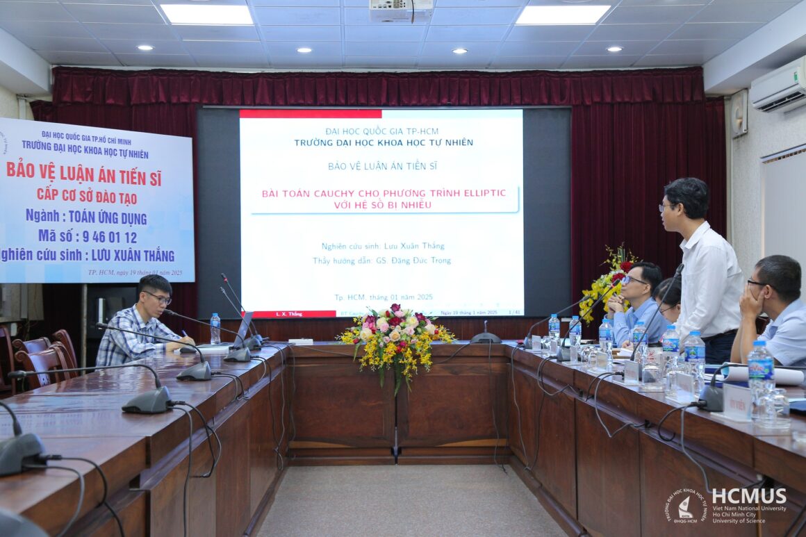 [DOCTORAL THESIS DEFENCE] RESEARCHER LƯU XUÂN THẮNG DEFENDED HIS DOCTORAL THESIS AT UNIVERSITY LEVEL ON THE TOPIC “THE CAUCHY PROBLEM FOR ELLIPTIC EQUATIONS WITH NOISY COEFFICIENTS”