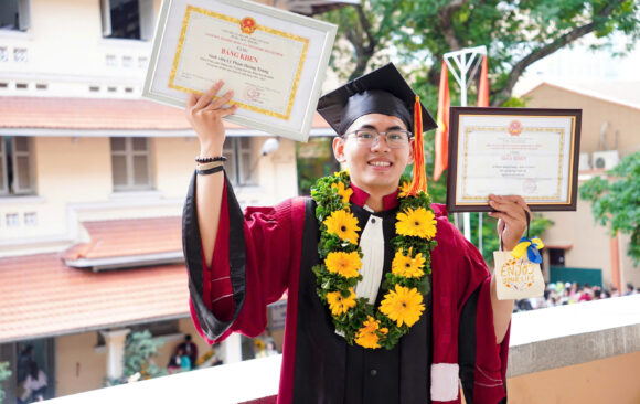 [OUTSTANDING ROLE MODELS] OUTSTANDING MATHEMATICS GRADUATE AIMS TO RETURN AS LECTURER AT VNUHCM-UNIVERSITY OF SCIENCE