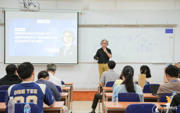 IMG_1144 SEMINAR “INTRODUCTION TO ADIABATIC QUANTUM COMPUTATION” WITH PROFESSOR DŨNG T. KIỀU AT VNUHCM-UNIVERSITY OF SCIENCE