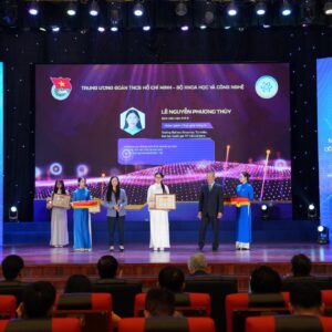 [OUTSTANDING ROLE MODELS] LÊ NGUYỄN PHƯƠNG THÙY – VIETNAMESE FEMALE STUDENT IN SCIENCE AND TECHNOLOGY: FROM VILLAGE INTERNET CAFE TO BRINGING EXPLAINABLE AI TO HEALTHCARE