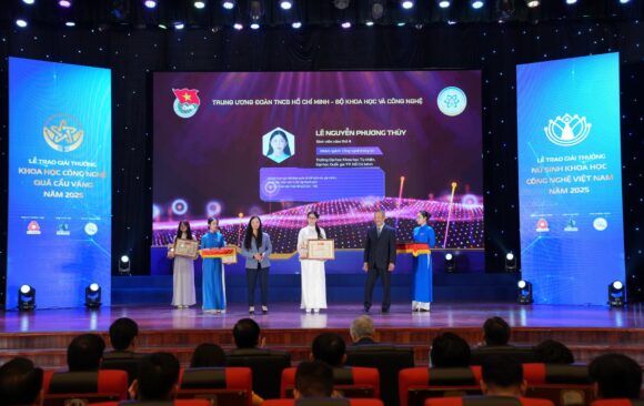 [OUTSTANDING ROLE MODELS] LÊ NGUYỄN PHƯƠNG THÙY – VIETNAMESE FEMALE STUDENT IN SCIENCE AND TECHNOLOGY: FROM VILLAGE INTERNET CAFE TO BRINGING EXPLAINABLE AI TO HEALTHCARE
