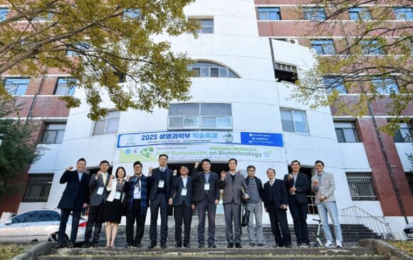 z7233116859211_6dc4bb00329dc34819e574ed1d1216a7 VNUHCM-UNIVERSITY OF SCIENCE PARTICIPATES IN THE FIRST GNU-HCMUS JOINT SYMPOSIUM ON BIOTECHNOLOGY AT GYEONGSANG NATIONAL UNIVERSITY (REPUBLIC OF KOREA)