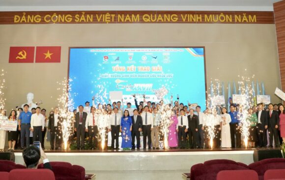 599937456_860615376722665_2482057037819394635_n HCMUS UNDERGRADUATES ACHIEVE EXCEPTIONAL DISTINCTION AT EURÉKA 2025