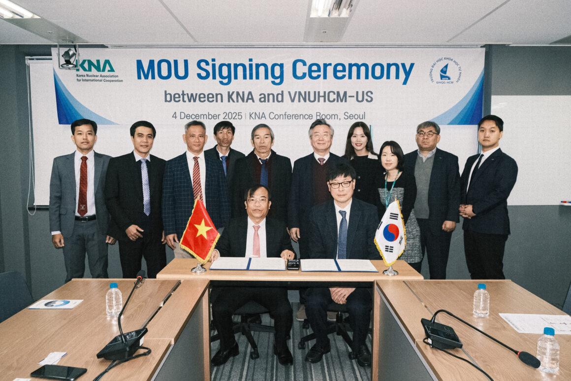 HCMUS DELEGATION VISITS KEY NUCLEAR FACILITIES AND FORMALISES COOPERATION WITH THE KOREA NUCLEAR ASSOCIATION