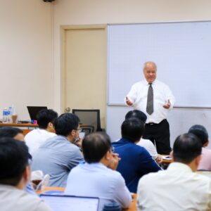 DR NGUYỄN VĂN SƠN DELIVERS INTENSIVE SEMICONDUCTOR TECHNOLOGY COURSE AT VNUHCM–UNIVERSITY OF SCIENCE