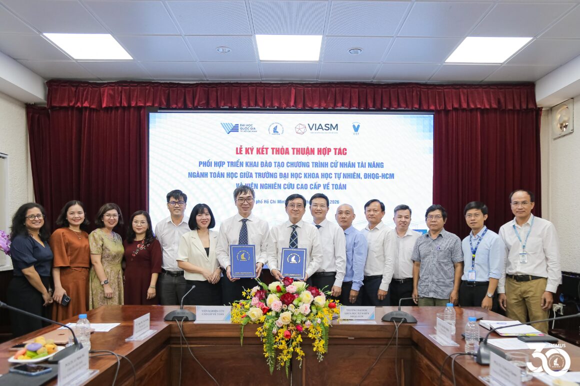 IMG_6256 COLLABORATING TO IMPLEMENT THE MATHEMATICS TALENT BACHELOR’S PROGRAMME BETWEEN HCMUS AND THE VIET NAM INSTITUTE FOR ADVANCED STUDY IN MATHEMATICS