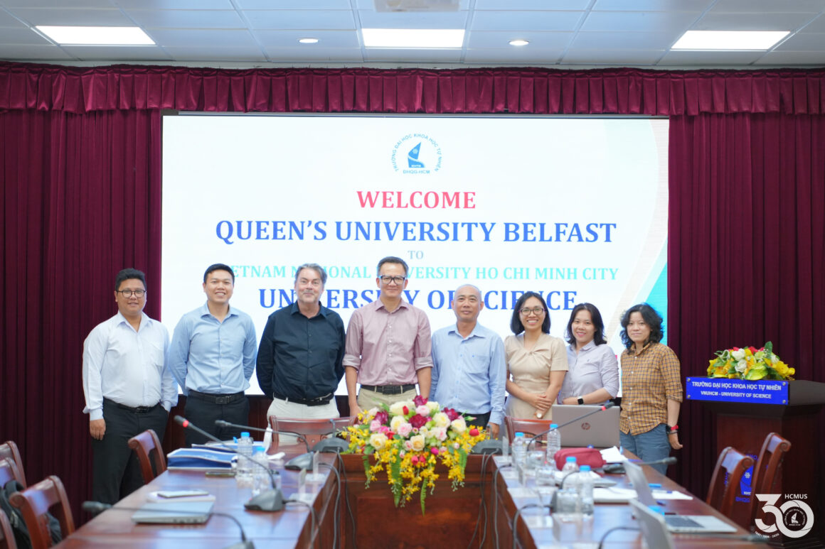 VNUHCM–UNIVERSITY OF SCIENCE (HCMUS) HOLDS WORKING SESSION WITH THE SCHOOL OF BIOLOGICAL SCIENCES, QUEEN’S UNIVERSITY BELFAST (UNITED KINGDOM)