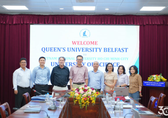 VNUHCM–UNIVERSITY OF SCIENCE (HCMUS) HOLDS WORKING SESSION WITH THE SCHOOL OF BIOLOGICAL SCIENCES, QUEEN’S UNIVERSITY BELFAST (UNITED KINGDOM)