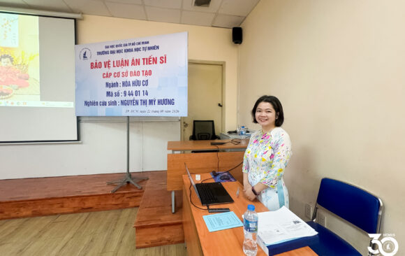 [DOCTORAL THESIS DEFENCE] DOCTORAL RESEARCHER NGUYỄN THỊ MỸ HƯƠNG SUCCESSFULLY DEFENDS DOCTORAL THESIS IN ORGANIC CHEMISTRY ON PHARMACOLOGICAL POTENTIAL OF MELODORUM FRUTICOSUM