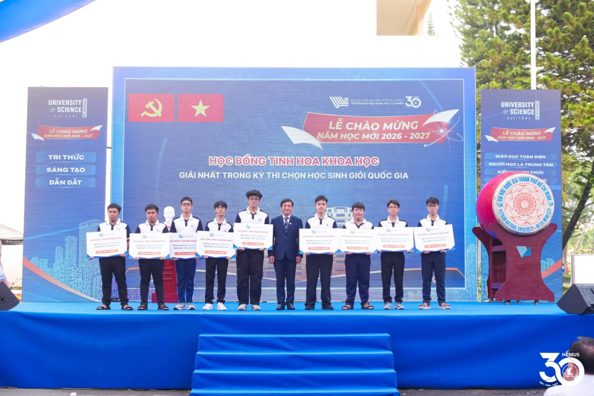 222 NATIONAL AWARDS IN ACADEMIC EXCELLENCE AND SCIENCE AND ENGINEERING AMONG HCMUS INCOMING STUDENTS